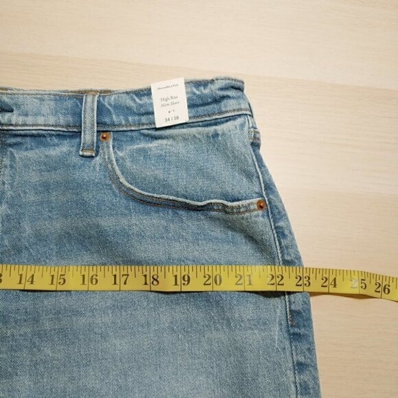 NWT ABERCROMBIE & FITCH medium wash high rise denim mom shorts - Picture 6 of 12